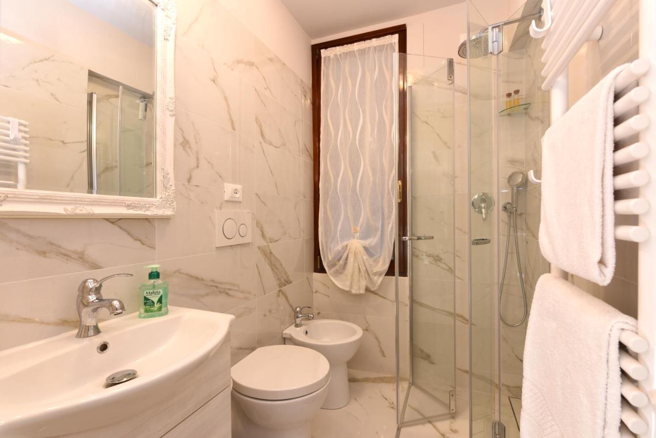 Canal Tron Venice Luaran gambar